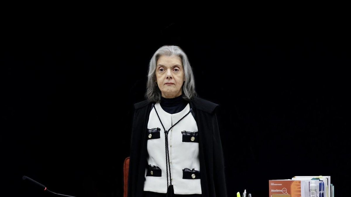 🚨Diferente de Fux, Cármen Lúcia já rejeitou as preliminares e reafirmou a competência da Primeira Turma do STF para julgar Bolsonaro e os demais réus. Todas elas já tinham sido vencidas em votação colegiada na primeira turma e voltar a elas desrespeitaria a colegialidade