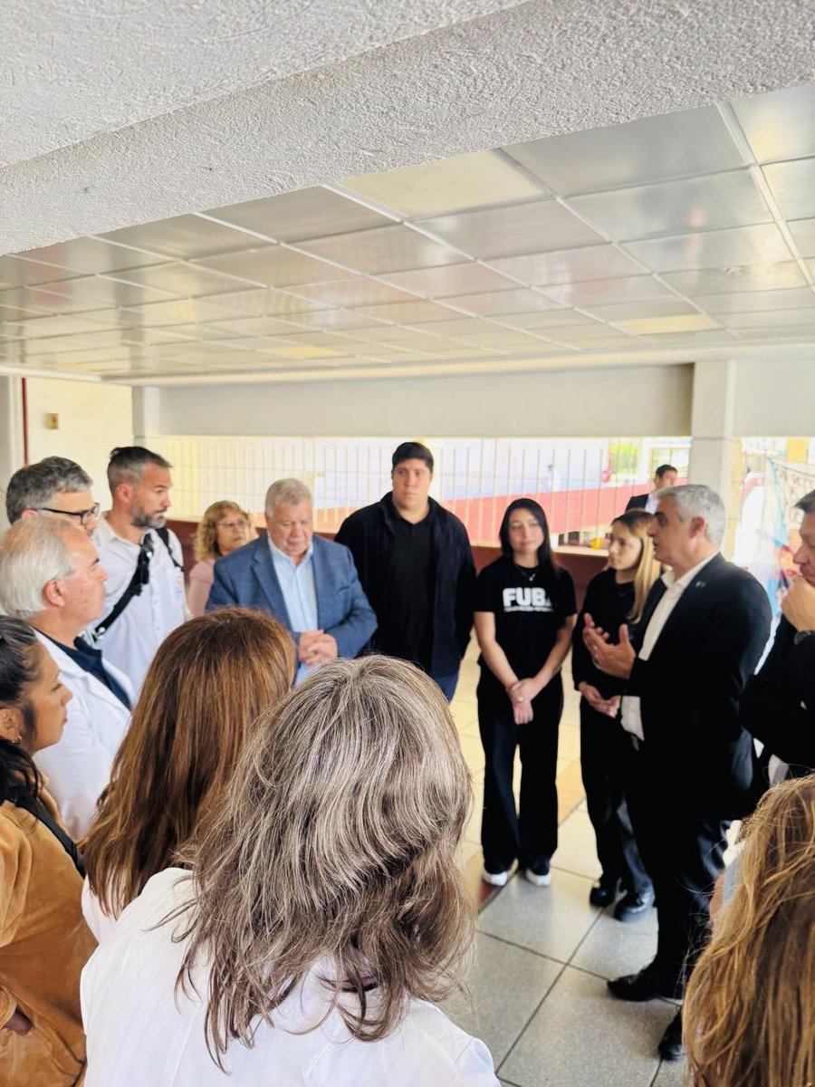 Los universitarios, rectores y estudiantes, vinimos al Hospital Garrahan porque sabemos que lo que educa y lo que cura es lo mejor que tiene la Argentina.

A la salud y a la educación las defenderemos juntas, lado a lado y convencidos de que no hay lugar para rendirse ante un