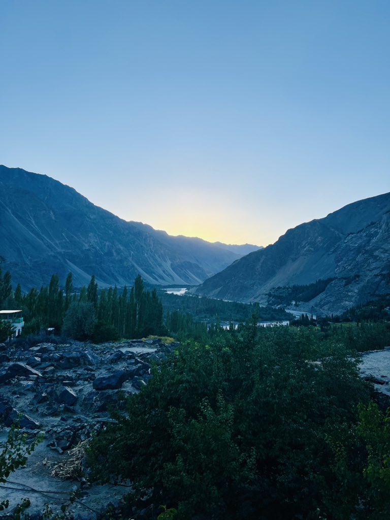 غروب افتاب كے وقت لی گئی ایک خوبصورت تصویر 
#PakistanZindabad #gilgitbaltistan #kuro