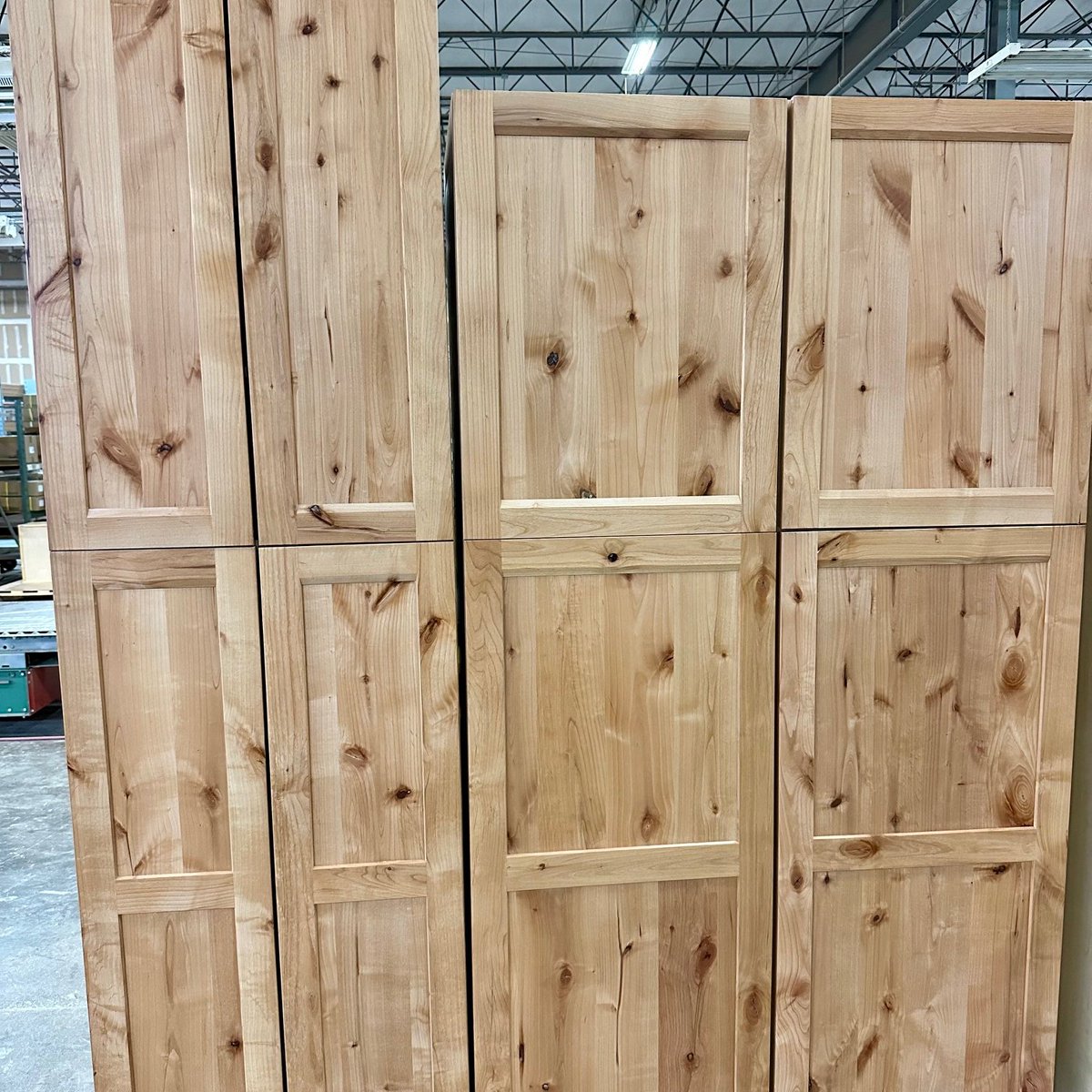 NationsCabinets's tweet photo. ✨ The beauty of knotty alder natural shines in this stunning project for one of our Colorado customers. Warm, timeless, and built to last—crafted with care by Nations Cabinetry.

#KitchenDesign #Cabinetry #ColoradoHomes #NationsCabinetry #USManufacturing https://t.co/tMvPjt2z1C