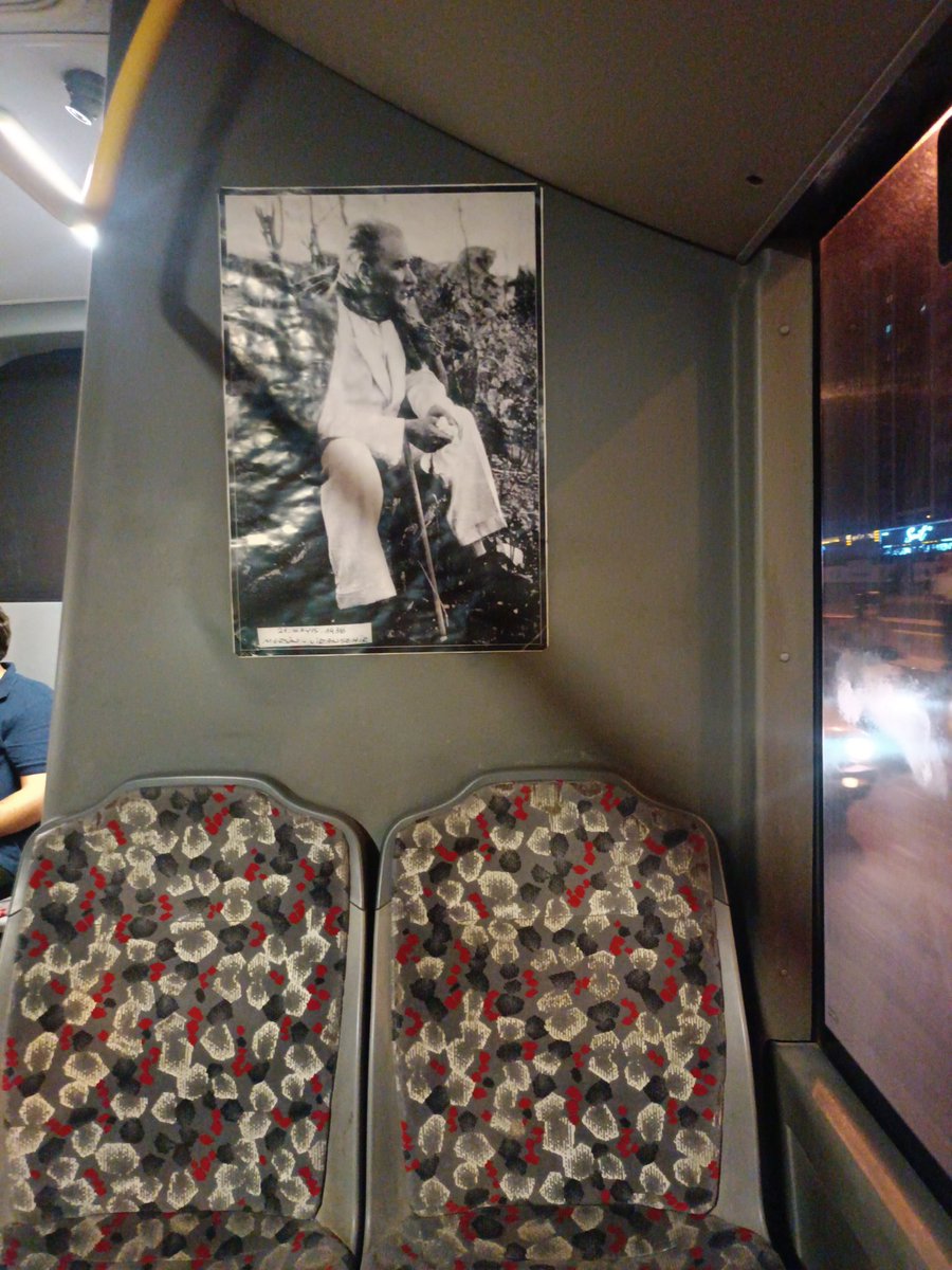 Otobüsün en iyi koltuğuna oturdum