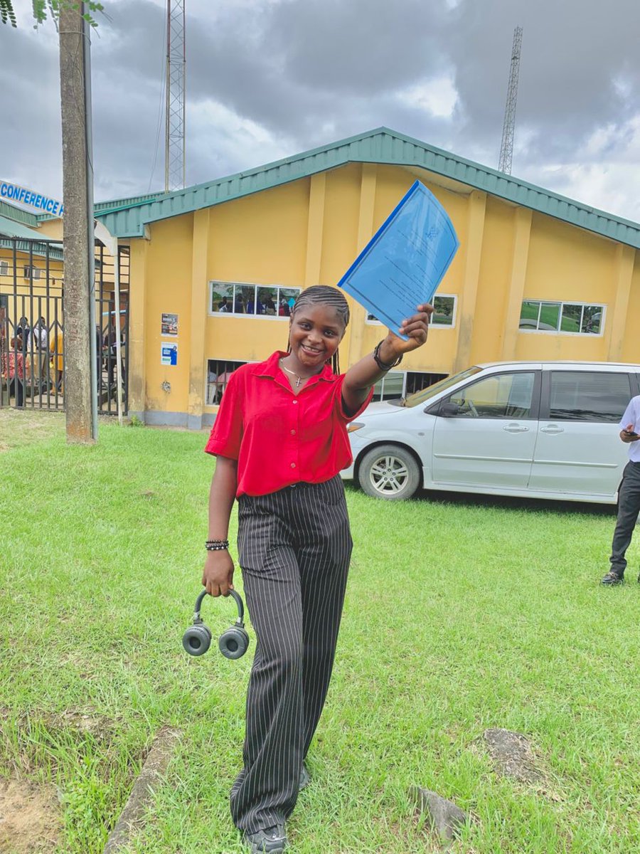 Designer_Deee's tweet image. IT depends ✅