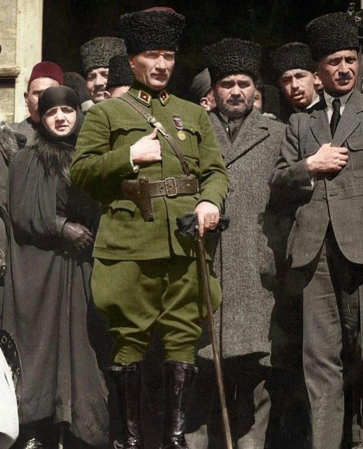 "Taş kırılır, Tunç erir ama Türklük ebedîdir."    

💬 Başbuğ Atatürk