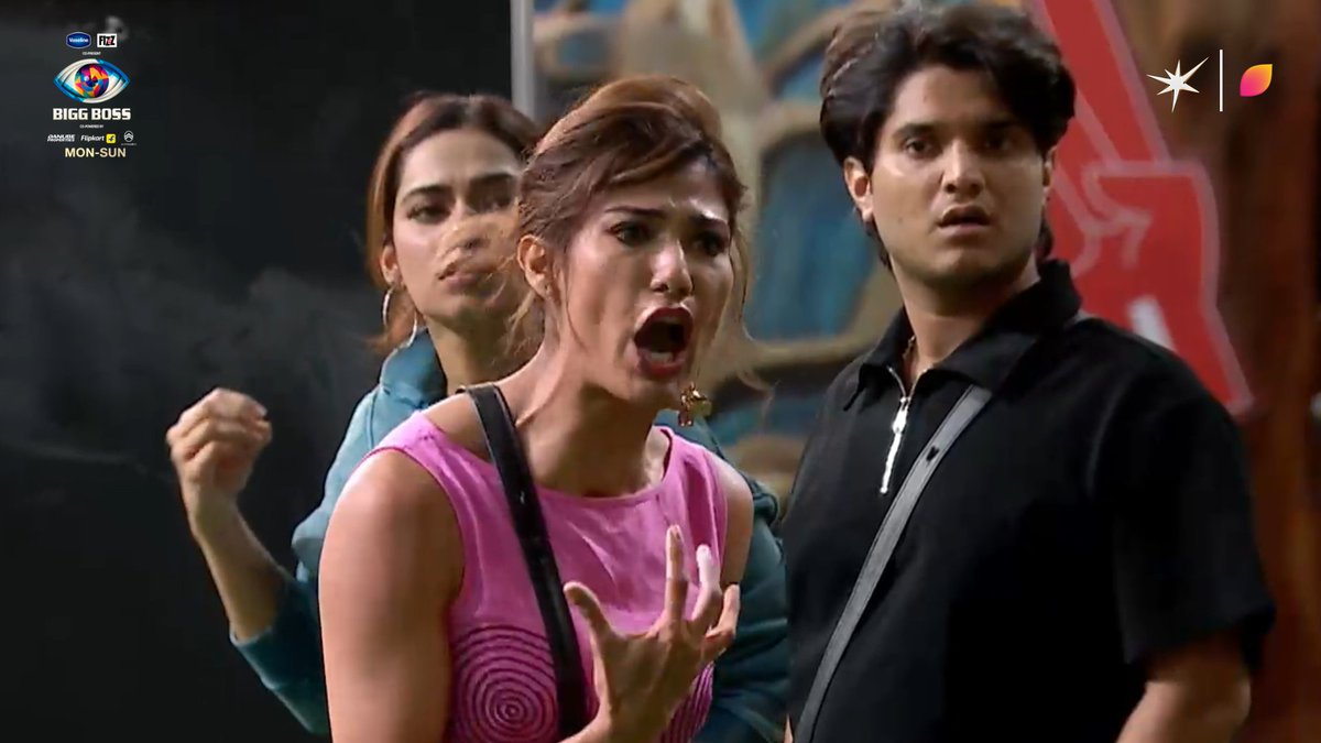 RiseAndFell's tweet photo. #NehalChudasama Pahle Woman Aur Victim Card Khelne Ke Baad Aaj Phir Drama Start Kr Diya 

Esko Koi Bigg Boss Se Bahar Nikalo 

#BiggBoss19 . #BB19. #BB . https://t.co/eV3Bi7EosC