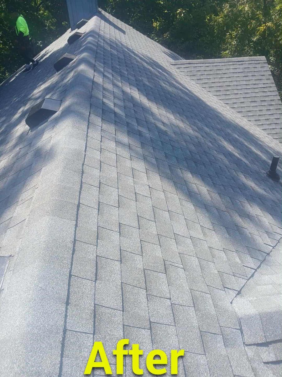 RSGMoser's tweet photo. Knocking them out 🏠☀️

#BBBAPlusRating
#50YearTransferableWarranty
#GAFCertifiedContractor

https://t.co/BMXbVizZYs https://t.co/g0AMcvIsz2