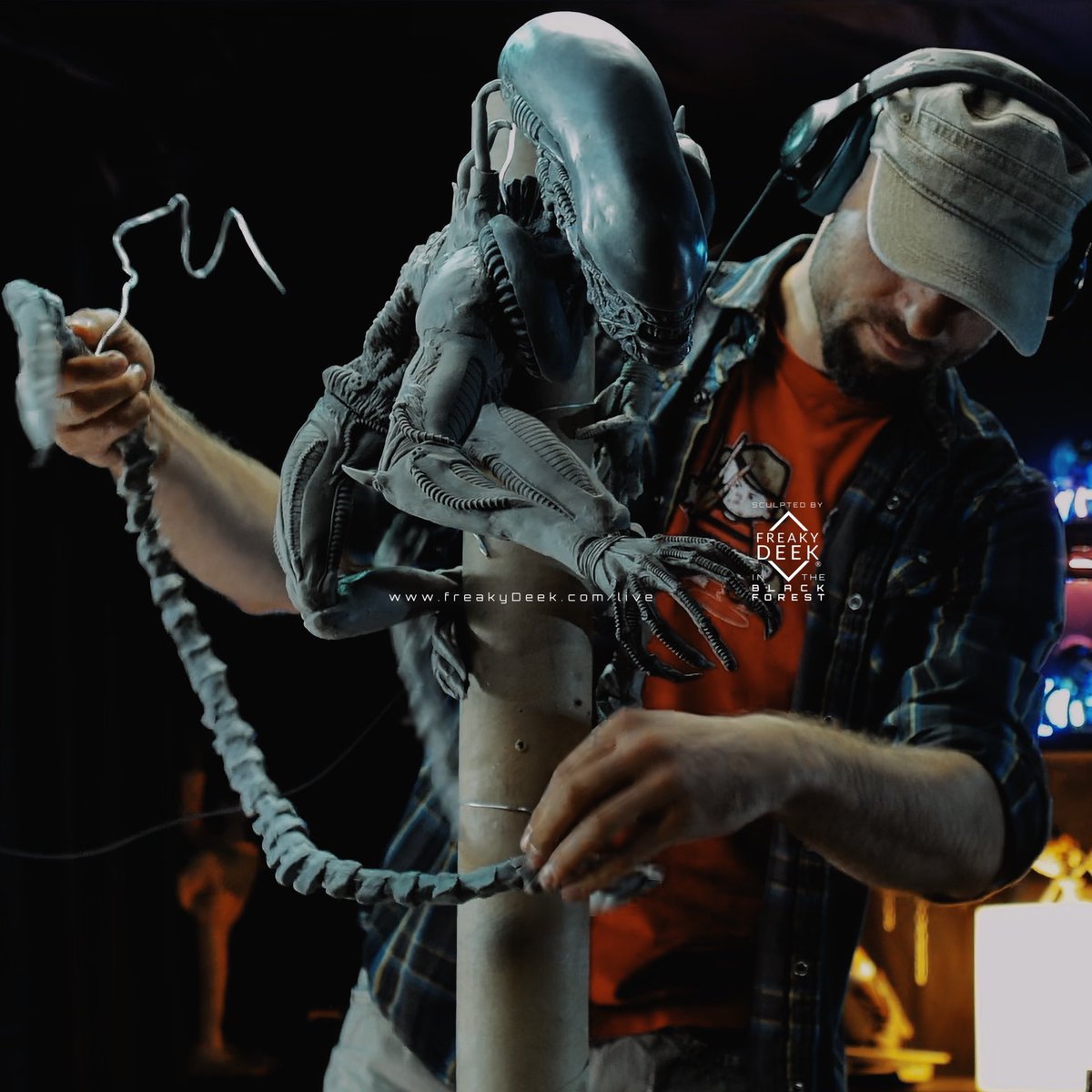 The clay is fighting back, send help.
Live Xenomorph sculpt: twitch.tv/freaky_Deek
#ClayMonster #HorrorArt #AlienXeno #ArtStreaming #MonsterMakers #SciFiSculpt