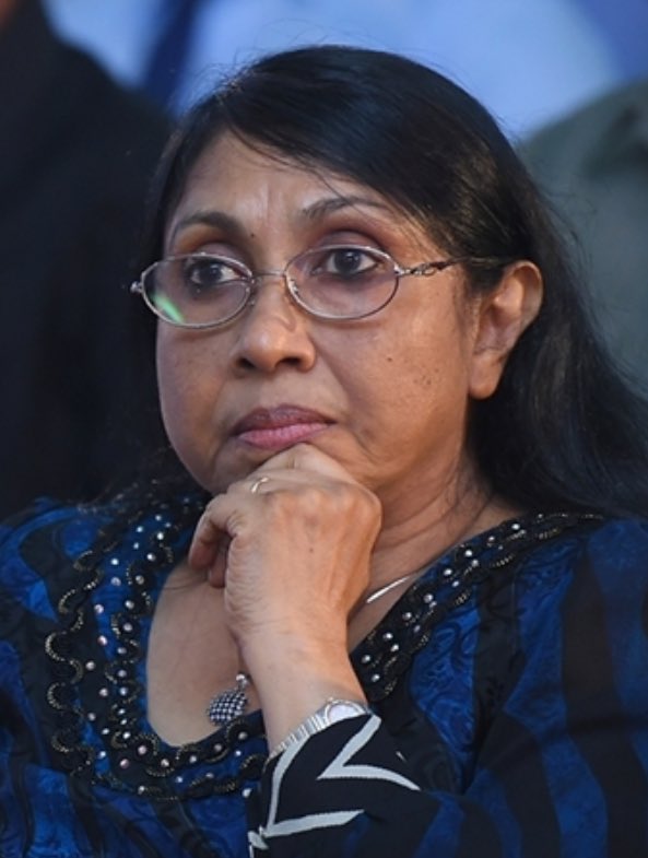WhoceinKnaciph's tweet photo. ރާއްޖޭގެ ތާރީހްދުއް އެންމެ ހިތްތިރި ކެތްތެރި ފަސްޓްލޭޑި މެޑަމް ނަސްރީނާ އިބްރާހިމްގެ އާލާސްކަންފުޅަށް އަވަސް ޝިފާއެއް މިންވަރުކޮށްދެއްވާ ސަލާމަތް ދޮޅަހެޔޮ ސިއްހަތެއްގައި ލައްވާށި. އާމީން https://t.co/TrClfXHoVt