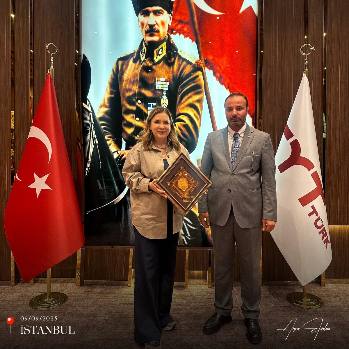 📍TYT TÜRK

Orhan Aygül ve Seyit Ali Uzun kardeşlerim, Türkiye’nin Yeni Televizyonu, TYT Türk kanalımızı ziyaret etmiştir.

Kendilerine değerli ziyaretleri ve değerli hediyeleri için teşekkür ederim.

Birlik ve beraberliğimiz daim olsun. 🇹🇷