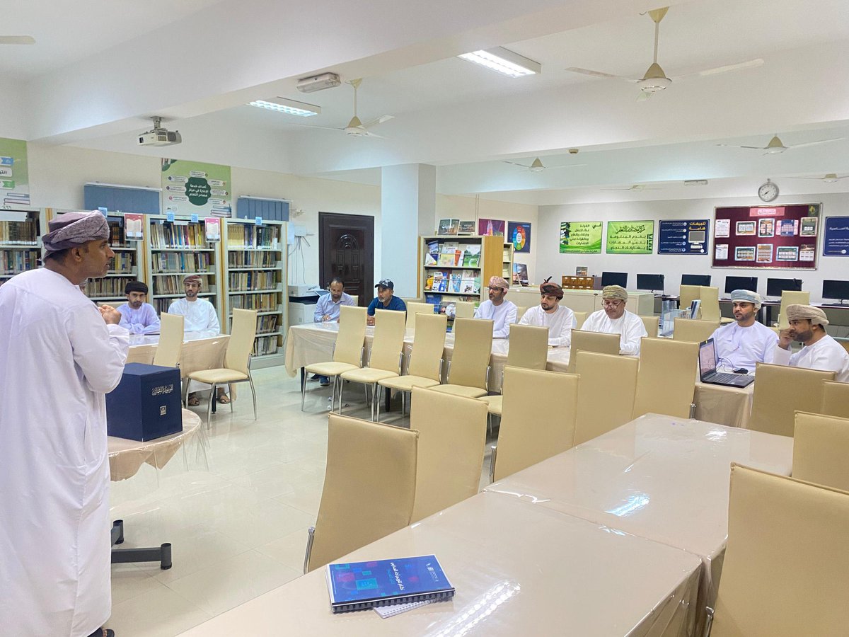 مناقشة وثيقة التقويم الذاتي تقدم المدير المساعد وبحضور مدير المدرسة والمعلمين الأوائل

@sbatna_moe
#فعاليات_تعليمية_جنوب_الباطنة 
@barakatschool #تعلم_مستدام