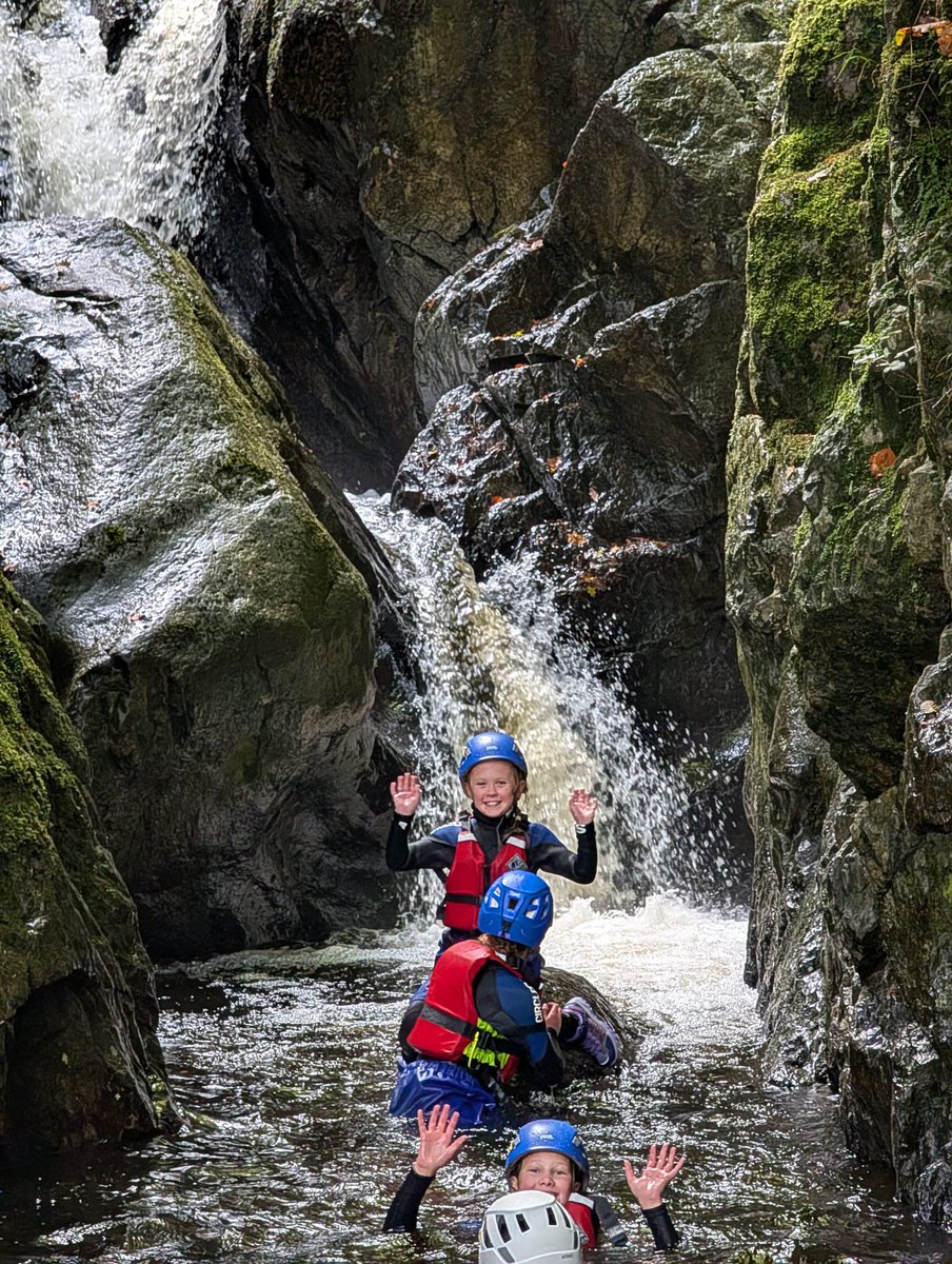 ElworthCE's tweet photo. 🌊 What a day at Conway Centre! Conquered the Afon Ddu 💦 and  Geirionydd gorge 🌄 unforgettable trip 🙌 #ConwayCentre #AfonDdu #Geirionydd https://t.co/qZ9pjmK4eI