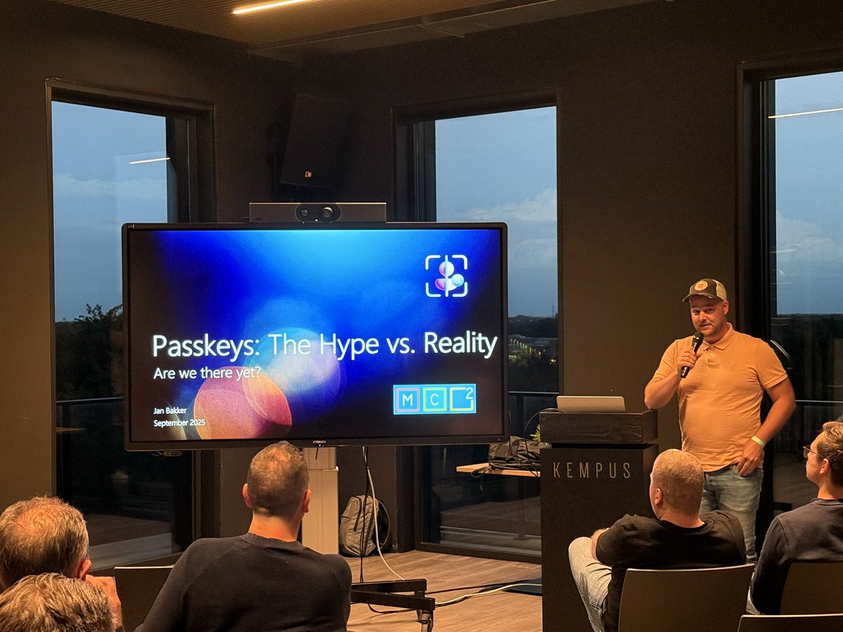 mc2mcbe's tweet image. The third session of the evening by @janbakker_ is an informative session about Passkeys 

#MC2MC #MC2MCLive #Community #CommunityPower