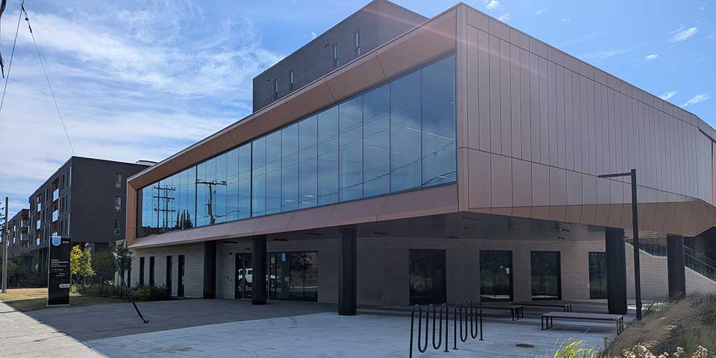 Centre communautaire🏠 La Ville de Laval a inauguré avec ses partenaires le centre communautaire Simonne-Monet-Chartrand, un lieu de rencontre unique  intégré à un immeuble résidentiel de 7 étages et géré par l’organisme  Centre communautaire Val-Martin.
➡bit.ly/4n9qj5d