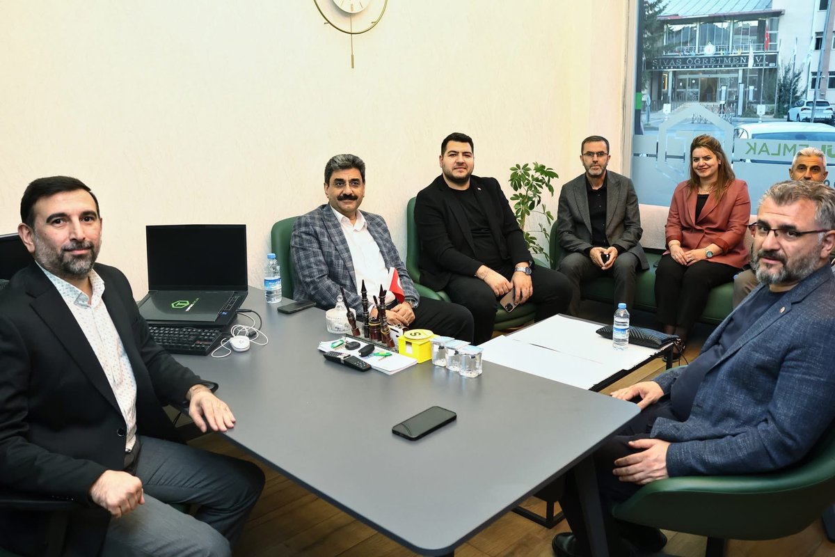 AK Parti Sivas Milletvekilimiz Hakan Aksu,İl Başkanımız Yusuf Tanrıverdi,Mrk.İlçe Başkanımız Rufet Arslan,İl Kadın Kolları Başkanımız Ayşegül Hatip ve İl Gençlik Kolları Başkanımız Batuhan Çelikten’e işyerimizi ziyaretlerinden dolayı teşekkür eder,çalışmalarında başarılar dilerim