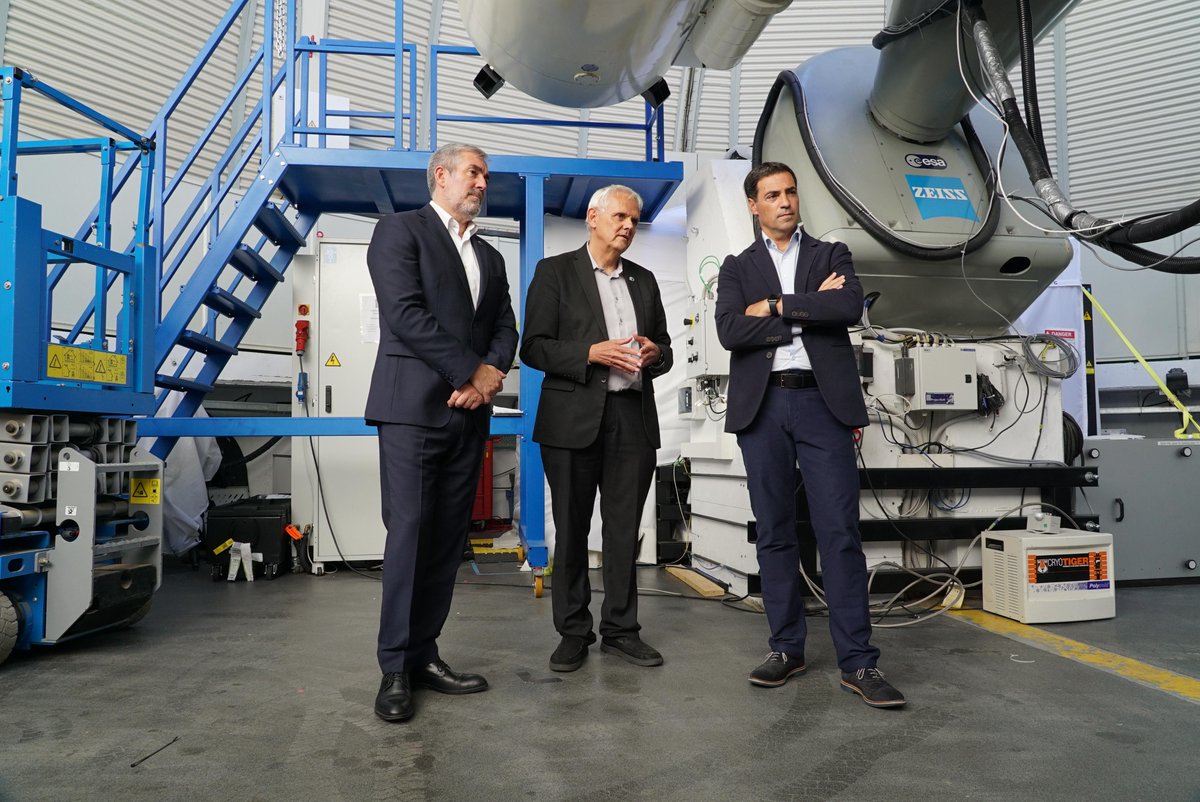 IAC_Astrofisica's tweet photo. 🔭 El Lehendakari Imanol Pradales y el presidente canario Fernando Clavijo visitan el Observatorio del Teide del IAC .

El encuentro refuerza la cooperación Euskadi–Canarias en ciencia, tecnología e innovación. 🛰️

👉 + info: https://t.co/bc01llRaAQ https://t.co/Uv58iCy07I