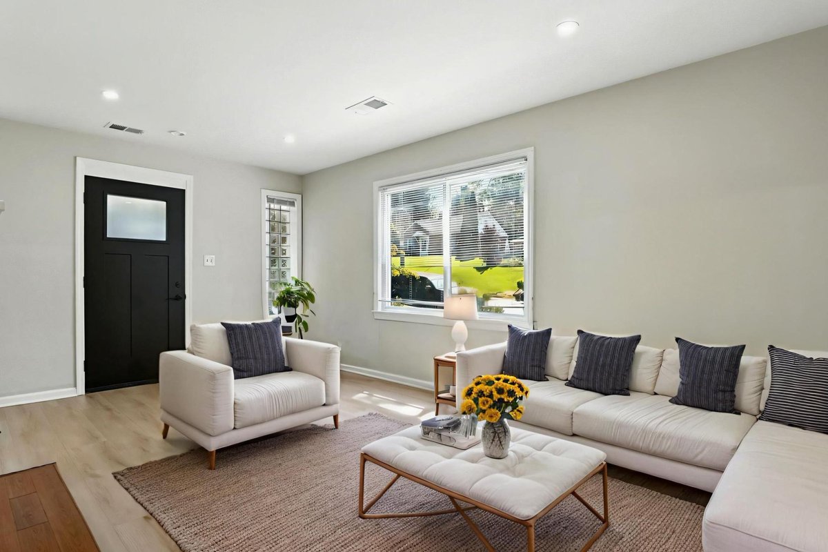 listingsnova's tweet image. Silver Spring Home for Sale! 
•• For an exclusive showing and/or extra information, DM or CALL us at 571-462-2445 today •• We can do a video showing or an in person showing.
NO cost and NO obligation. This is a free service.