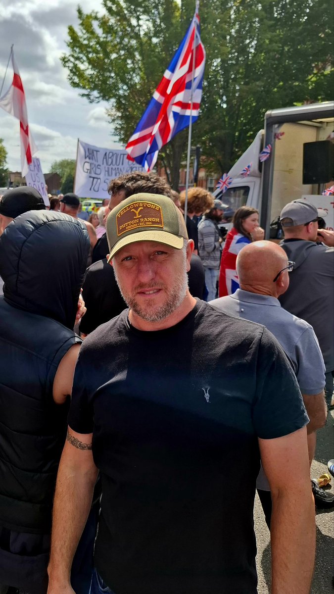 EvacTony's tweet image. Dad, you hear that American got killed? 

Yes Son. 

You&apos;re going to that #TommyRobinson thing on Saturday aren&apos;t you, perhaps you shouldn&apos;t given whats happening? 

No Son, that&apos;s EXACTLY why I MUST go. 

Real conversation tonight at home. 🇬🇧 #LeadByExample #CharlieKirk #UTK See…