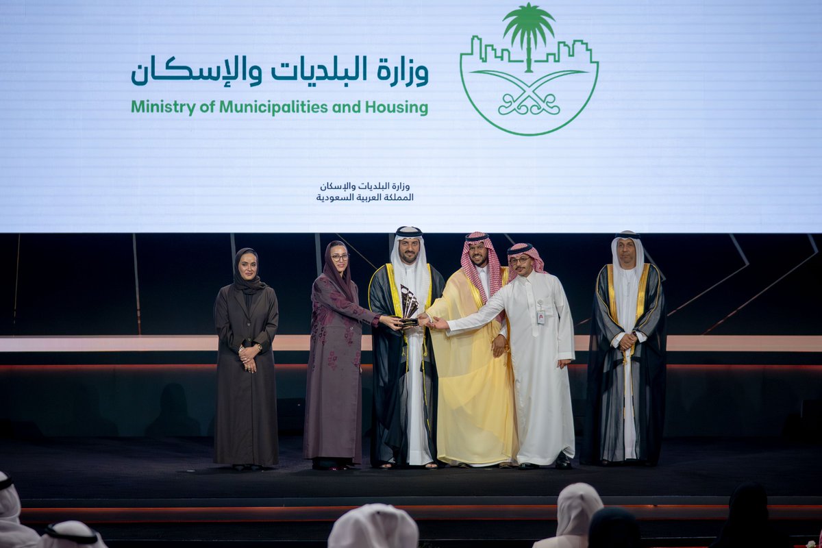 حققت #وزارة_البلديات_والإسكان جائزة الشارقة للاتصال الحكومي 2025 عن فئة أفضل استراتيجية اتصال في الأزمات، وذلك عن جهودها في الاستجابة السريعة والفاعلية الفورية وفق نموذج عمل اتصالي احترافي يعتمد على الموثوقية والكفاءة.