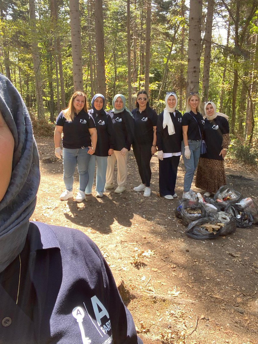 HacerNrc's tweet photo. Anahtar Parti İstanbul Kadın Aile ve Sosyal Politikalar Başkanımız Sayın Dr. Oya Eren’in öncülüğünde, Başkan Yardımcıları ile “Temiz Çevre, Temiz Toplum” etkinliği kapsamında Mesire Alanı’nda çevre temizliği gerçekleştirilmiştir.
@yavuzagiraliog  @anahtarpartiist @OyaEren10 https://t.co/zzkAODTT10