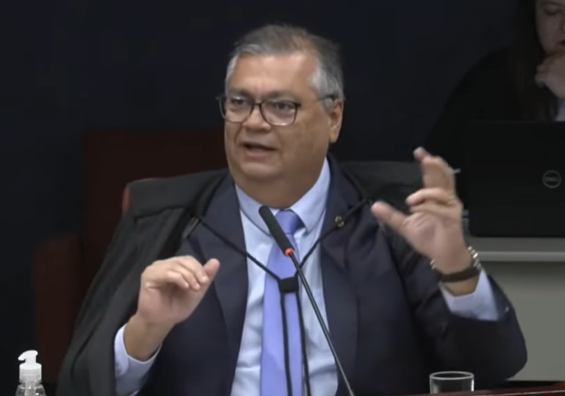 "No golpe de 1964 havia menos provas documentais do que nesta tentativa. Nesta de agora, só faltou lavrar ata. Na verdade, as provas documentais do golpe de 64 só vieram à tona após a abertura dos arquivos do governo dos Estados Unidos."

— Flávio Dino