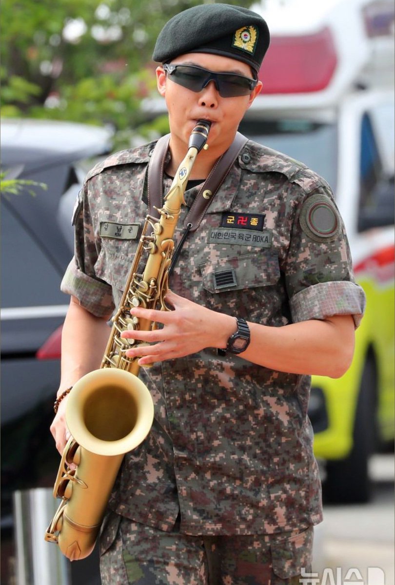 ArmyElifbts's tweet photo. #HappyNamJoonDay

#HappyBirthdayRM

#RMDay2025

#CelebrateKingNamjoon

#RM_TheCulturalBridge

#KingOfLyricsRM

#BornToBeNamjooning

#Namjooning TheNation

#ForeverArtistRM https://t.co/oOhP0un51m