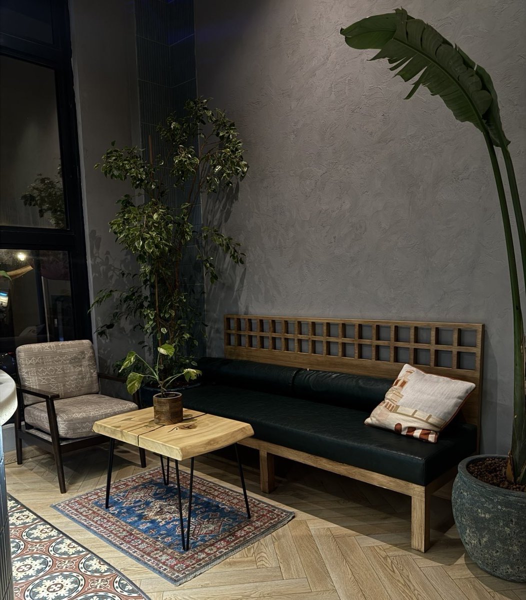 2lorm's tweet image. أحد ربي يحطك له حبيب وما يجيه غرور 
أنا ليه التفت للناس وعيونك جماهيري 
                        - 🌷❤️ -