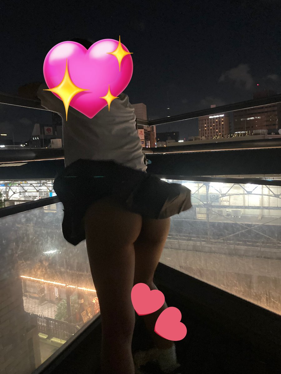 ノーパン だから
パンチラじゃなくて 尻チラ🫣✨
さてここはどこかな？？😏😏 #野外 #露出 #裏垢女子 #変態プレイ #NTR #変態カップル