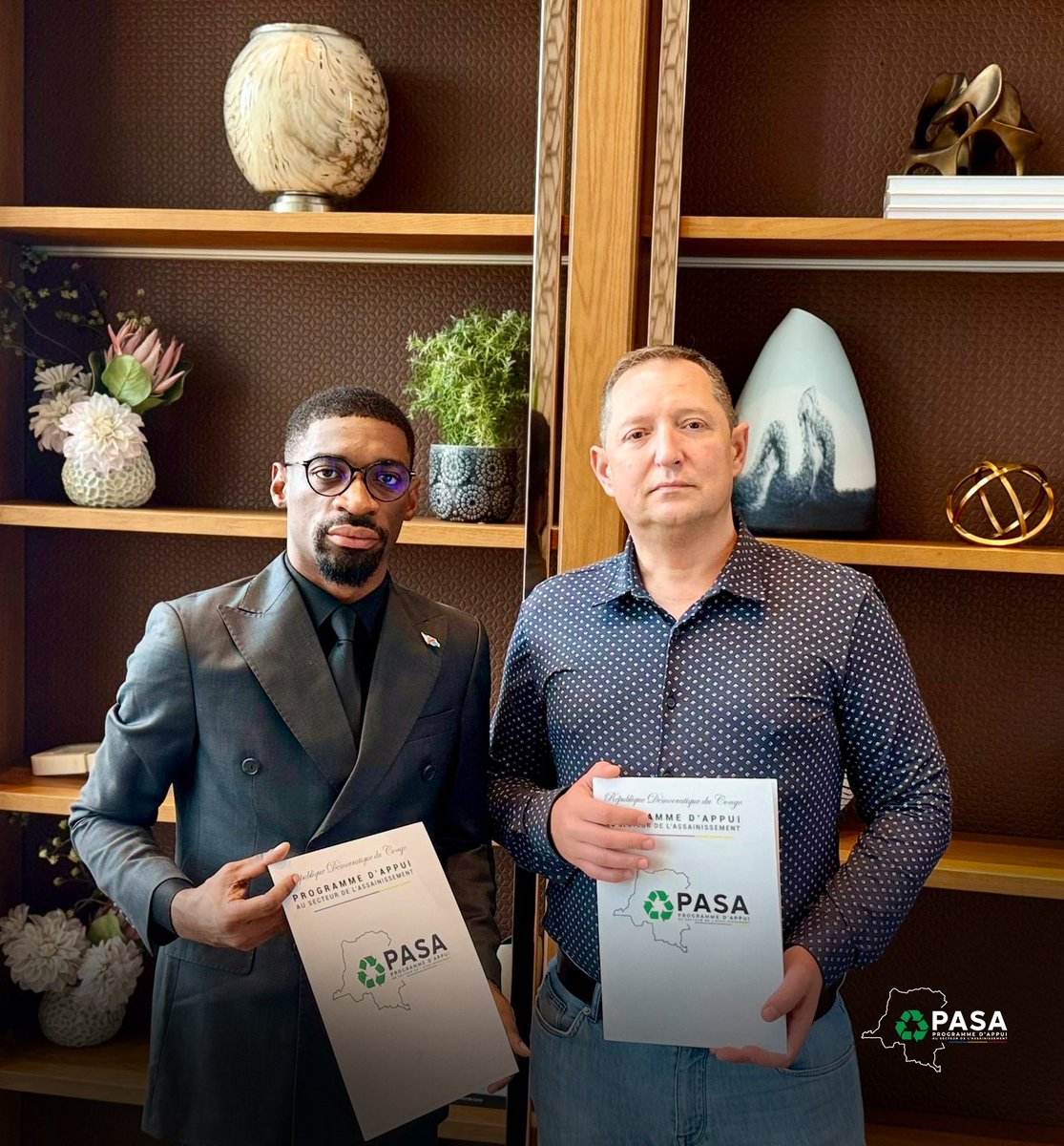 Pasa_rdc's tweet image. 📍 Émirats Arabes Unis 🇦🇪 
Signature d’un contrat de partenariat entre le Programme d’Appui au Secteur de l’Assainissement, en sigle PASA et la société allemande GEVORA
@gedeon_otshudi