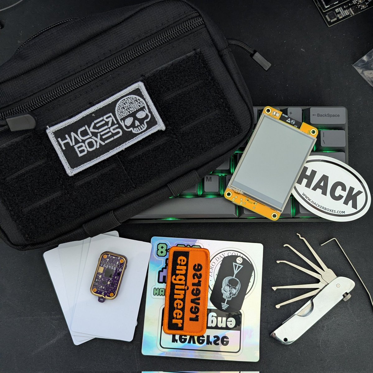 463n7_57's tweet image. Picked up one of @HackerBoxes DC33 packs