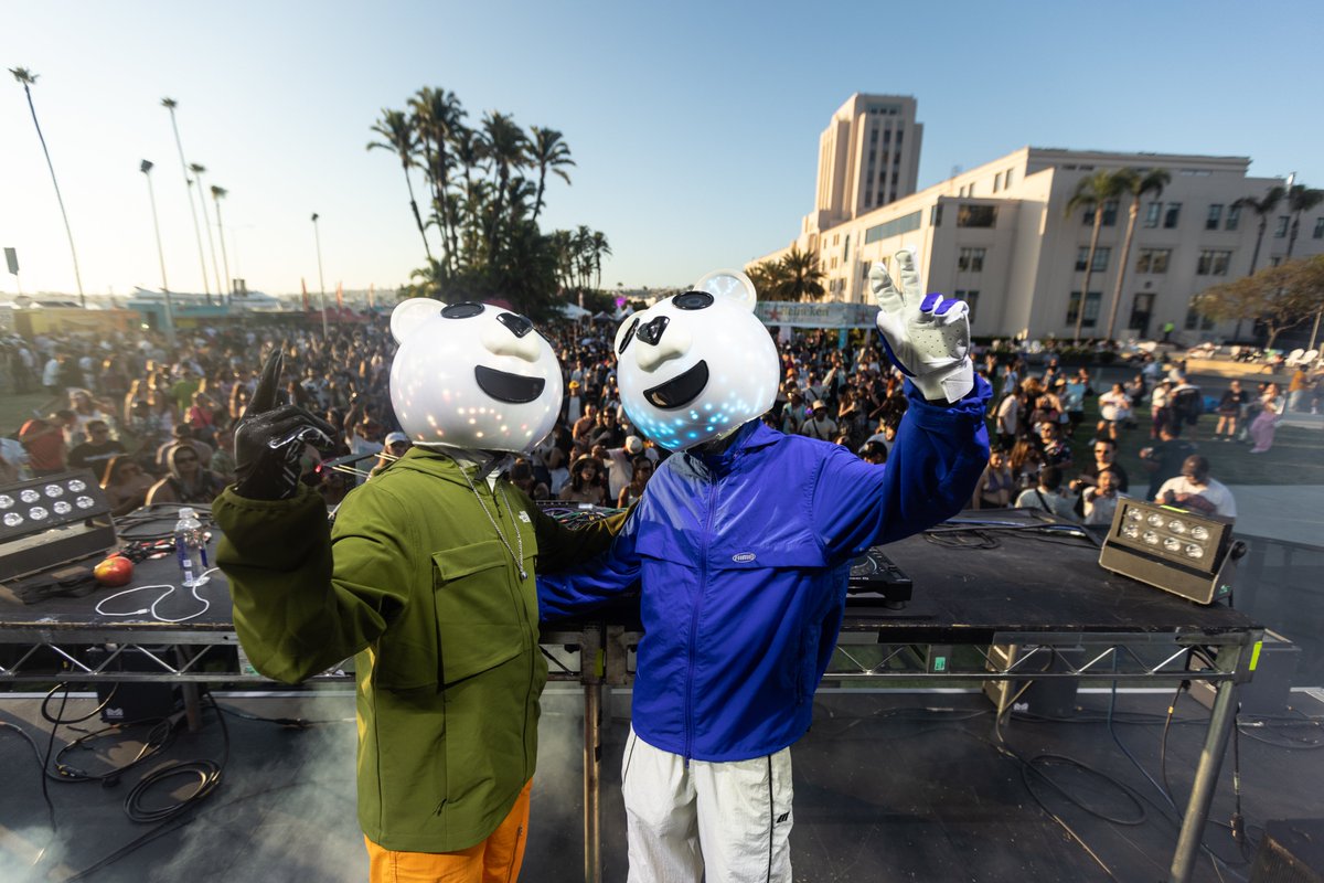 Forcast looking like there's a chance of snow at <a href="/GoldrushFestAZ/">Goldrush Music Fest</a> this weekend.... ❄️❄️

Just incase it does we're giving away x2 - 2-Day GA Tickets to the Festival!

To Enter:
1. Retweet
2. Follow <a href="/polarbearsdj/">POLAR BEARS</a>
3. Tag the friend you would take with you!

Winner announced at 12