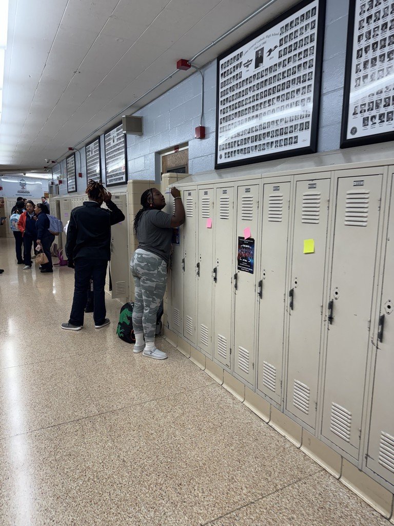 💌 Start with Hello Week – Day 3 💌
Our Thunderbirds filled the halls with encouragement today! Students wrote uplifting notes on each other’s lockers — a simple reminder of how powerful positivity can be in building community.