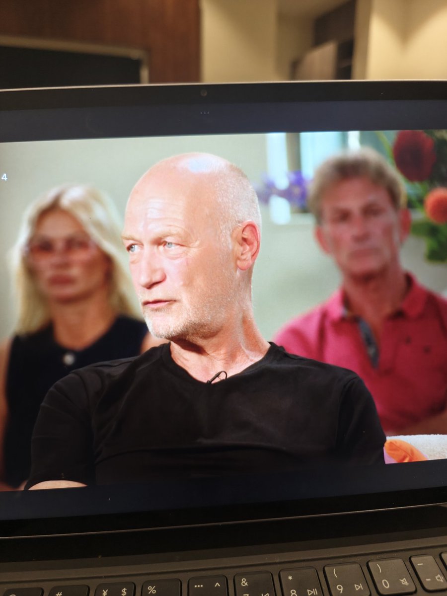 avanriet's tweet photo. Volgende keer aub iets kritischer bij het uitzoeken van de B&amp;B eigenaren!

Waste of space!!!

#benbvolliefde https://t.co/5UfmElZaRb