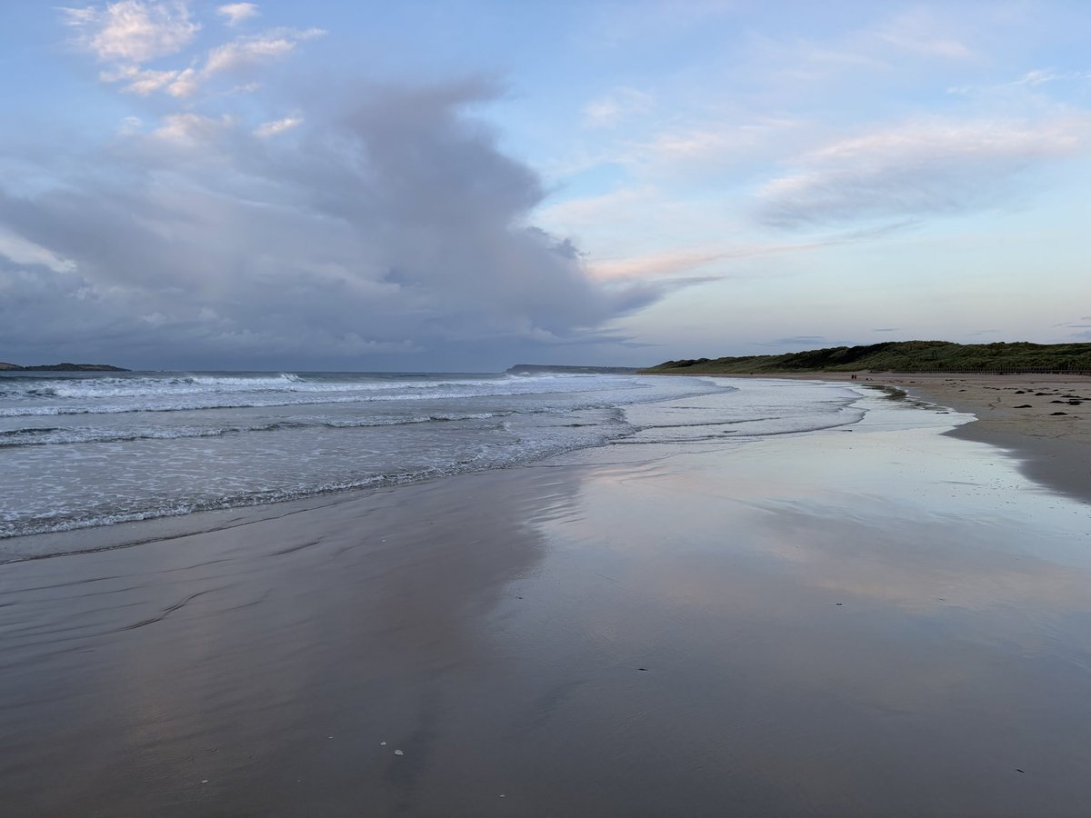 September light in Portrush… 🌥️🌅🌊
<a href="/bbcniweather/">BBC NI Weather</a> <a href="/WeatherCee/">Cecilia Daly</a> <a href="/WeatherAisling/">Aisling Creevey</a> <a href="/barrabest/">Barra Best</a> <a href="/Louise_utv/">Louise Small</a> <a href="/VisitCauseway/">Visit Causeway Coast & Glens</a> <a href="/LoveBallymena/">Love Ballymena</a>