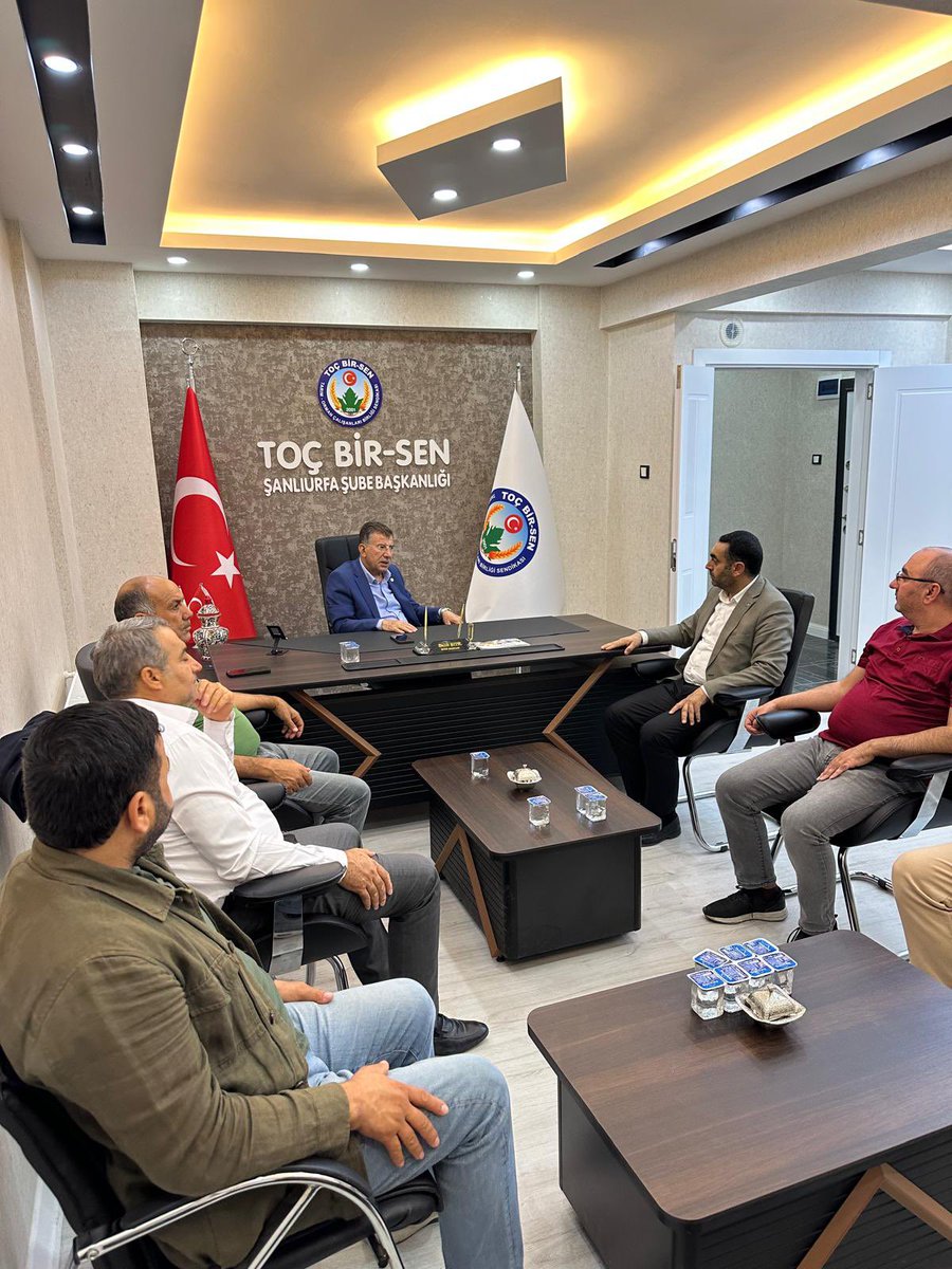 malicevheri's tweet photo. TOÇ BİR-SEN Şanlıurfa Şube Başkanı Salih Şıtıl’ı ziyaret ederek, tarım ve ormancılık alanında görev yapan emekçilerimizin sorunlarını ve beklentilerini görüştük.

Alın terinin, emeğin ve hakkın yanında durmaya; Şanlıurfa’mız için çözüm üretmeye kararlılıkla devam edeceğiz.
@TocBirSenGM @TocSanliurfa