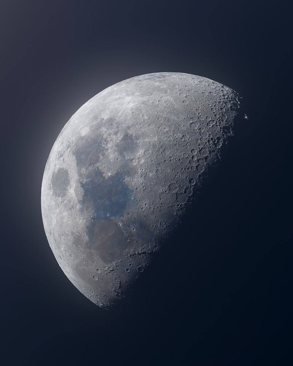The full image makes the ISS feel so small against the moon, especially when you realize it's 1000x closer!

This is also back in print for a few days to celebrate, you can get one of my limited editions here if you missed out on the last release:
cosmicbackground.io/pages/almost-t…