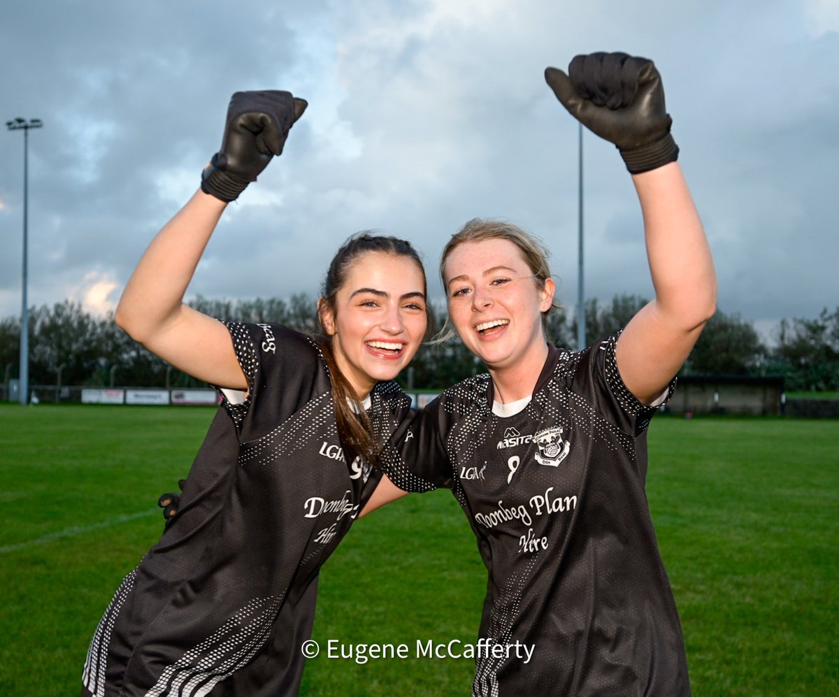 ClareChampion's tweet image. Doonbeg have overcome local rivals Cooraclare to win the Clare Minor B Ladies Football Championship. Result @DoonbegLGFA 3-7 @cooraladiesgaa 3-4. @Clarelgfa. Photographs by @eugemccafferty.