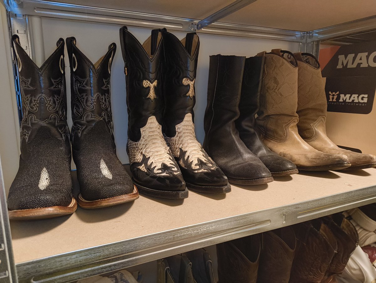 DutchySimone's tweet photo. Apparently @rclark98 is coming to a comic con nearby next month... I guess its time to dust of the duster and Polish the boots.. (if i can manage to finance it though) https://t.co/XBjdU6K3Be
