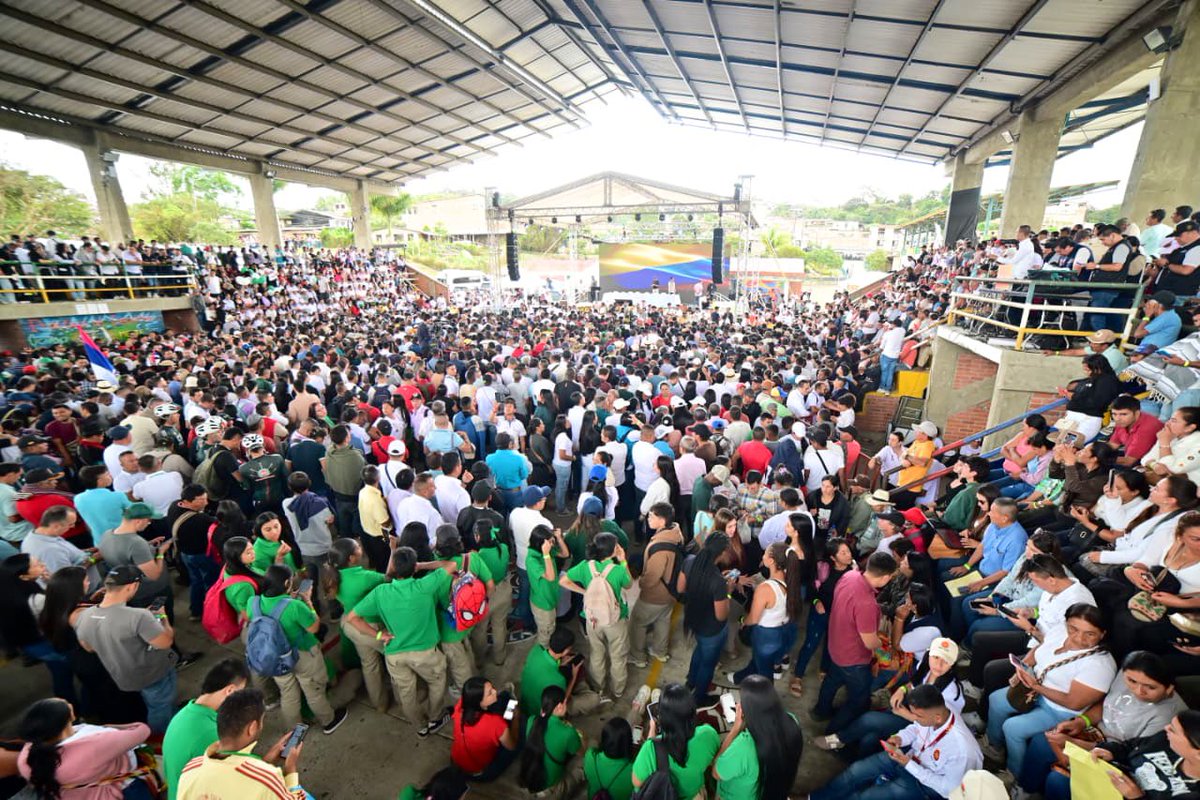 TataZambranos's tweet image. 🏞️ El Cauca nos convoca a soñar en grande. El Pacto Territorial Cauca articula Nación y territorios para llevar soluciones en salud, educación, vivienda, energía y transporte, con un mismo propósito: cerrar brechas y consolidar la #PazTotal.

¡Desde el @DNP_Colombia decimos