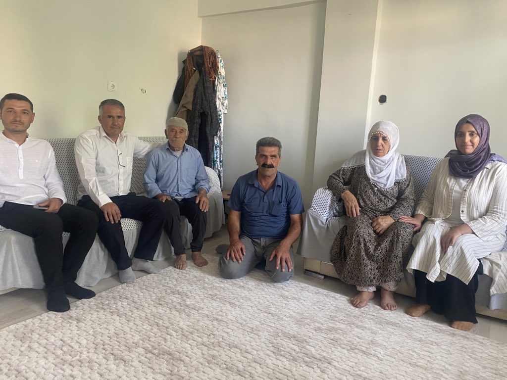 liceakkadinlarr's tweet photo. İlçe kadın kolları ve ilçe yönetim teşkilatı olarak Cumhurbaşkanımızın selamlarını iletip vatandaşlarımızın sorunlarını dinliyoruz.
@tugbaisikercan 
@GercekTekin 
@Kepoluasuna 
@GalipEnsarioglu 
@mervenurseyit 
@omer_iler 
@ismail_demir1 
@sinanbarut21 https://t.co/QB8GKBDTPR
