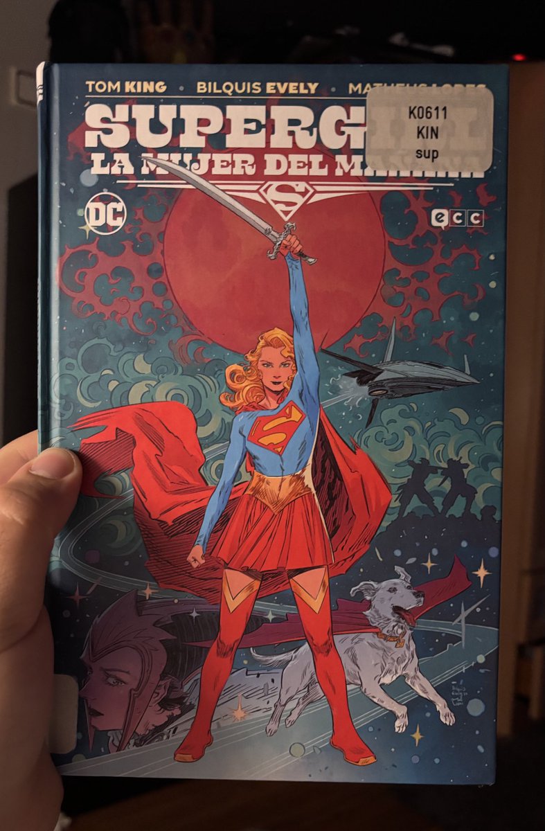 Alfhersito's tweet image. Pues he leído mi primer cómic de DC. 
Supergirl, la mujer del mañana.
Me ha encantado, ojalá plasmen tal cual este cómic al cine.