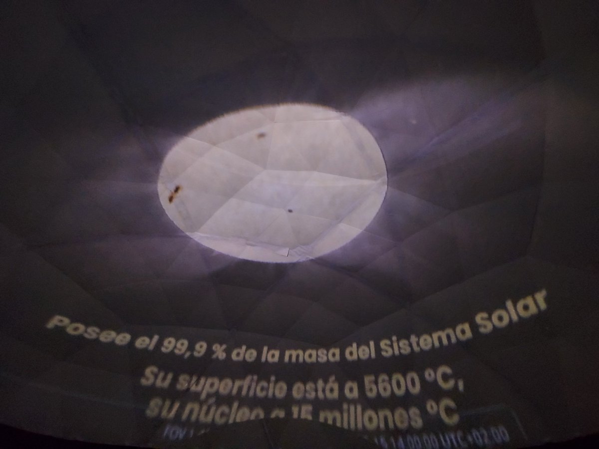 En mi centro el <a href="/IESCJardin/">IES CIUDAD JARDÍN (Badajoz)</a> hay un planetario. Un potente recurso educativo que ¡tachán! fue construido por docentes del instituto. Los centros educativos están llenos de talento y es necesario generar y redefinir espacios y recursos para potenciarlo. Y de esa burra no me bajo.