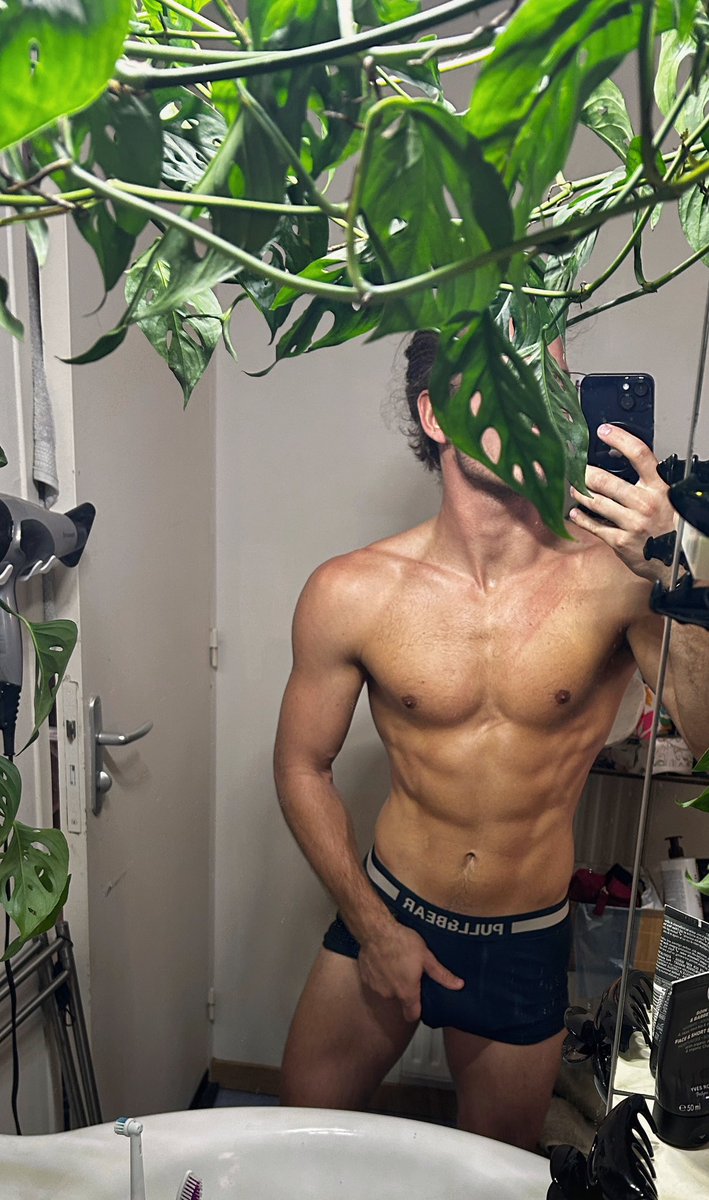 Pas mal de contenu les prochains jours 
Ne ratez pas ça ! 🥵🔥

onlyfans.com/frenchstudent