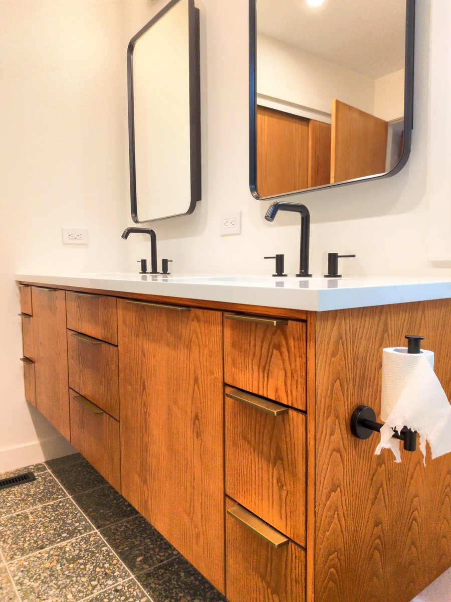 nick_rober's tweet photo. Punched out this amazingly beautiful bathroom and guest bathroom renovation today. This was a complete gut and, in the case of the primary, reconfiguration. Tons of time spent working through these details on site.

@ZiaTileUSA all around https://t.co/bzC8VP0nyt