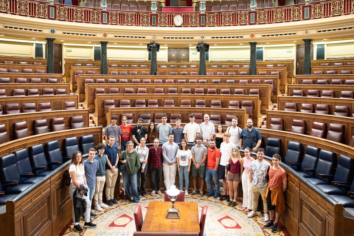 Cerramos nuestra visita a las Cortes Generales asistiendo a un pleno y conociendo por dentro el Congreso de los Diputados 🏛️🦁

Gracias a nuestros diputados socialistas vascos por recibirnos y por el trabajo que desarrollan desde esta institución en favor de la juventud 🌹💪🏼