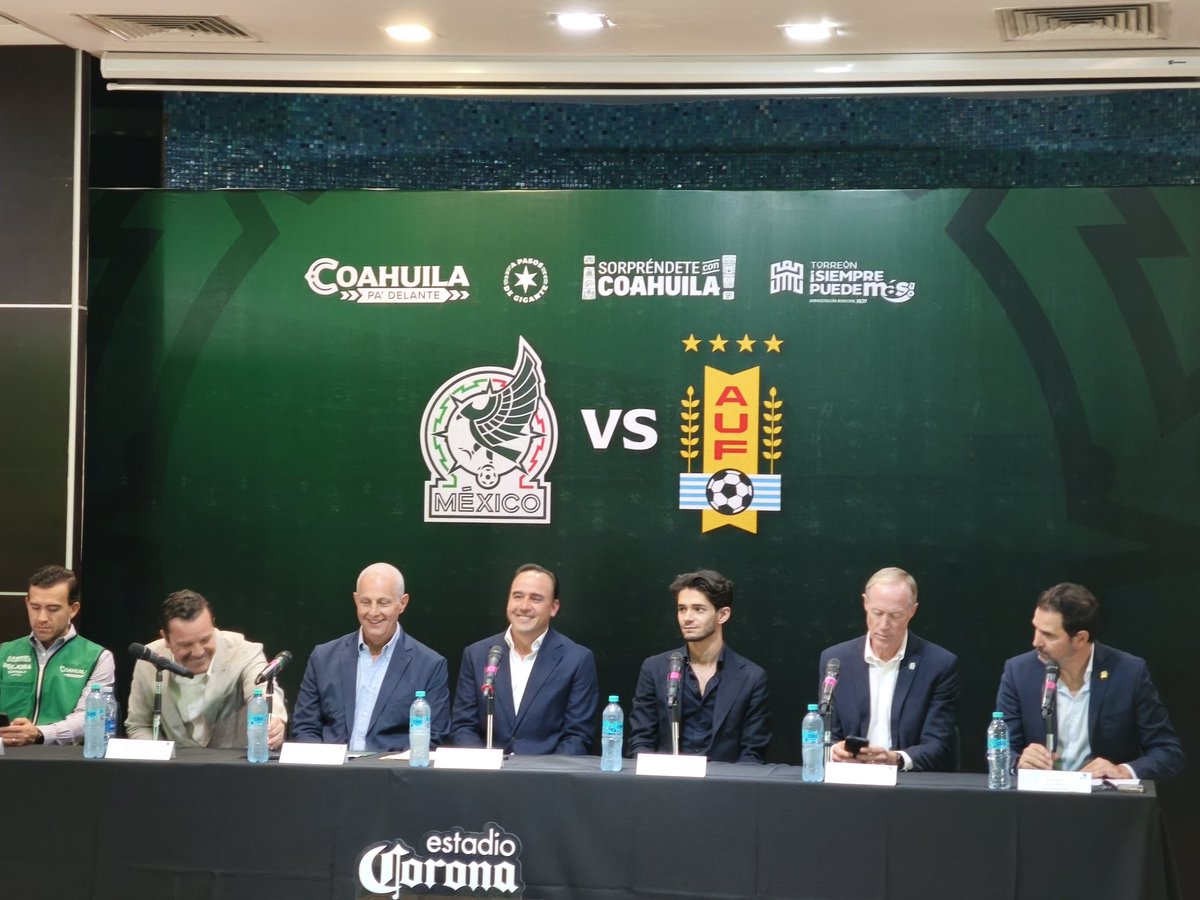 La selección Nacional de México se enfrentará a su similar de Uruguay el próximo 15 de Noviembre, en el estadio Corona del <a href="/TSMoficial/">TSM Oficial</a>.
Así lo confirmaron el día de hoy Duilio Davino e Ivar Sisniega.