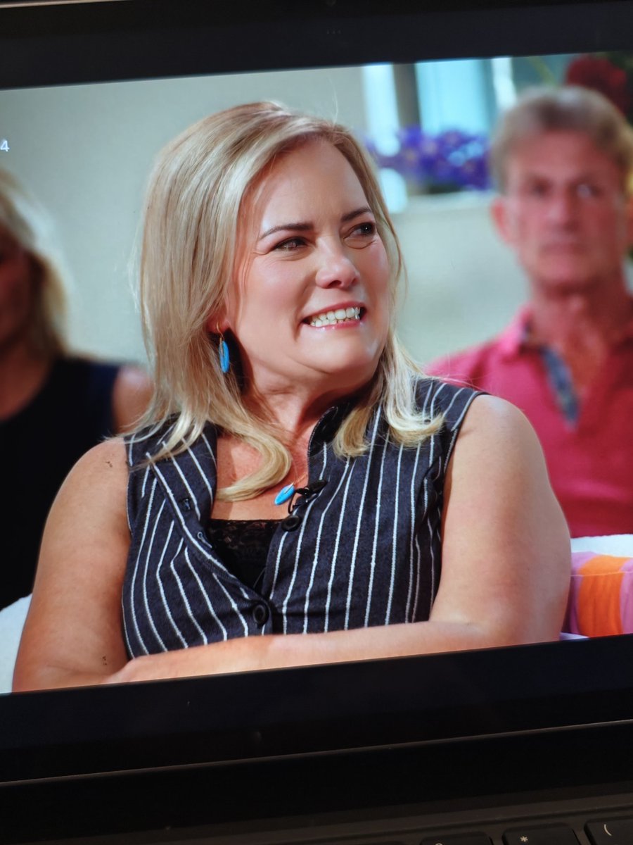 avanriet's tweet photo. Eveline heeft eindelijk haar financier gevonden!

#benbvolliefde https://t.co/hfLFzIfIvL