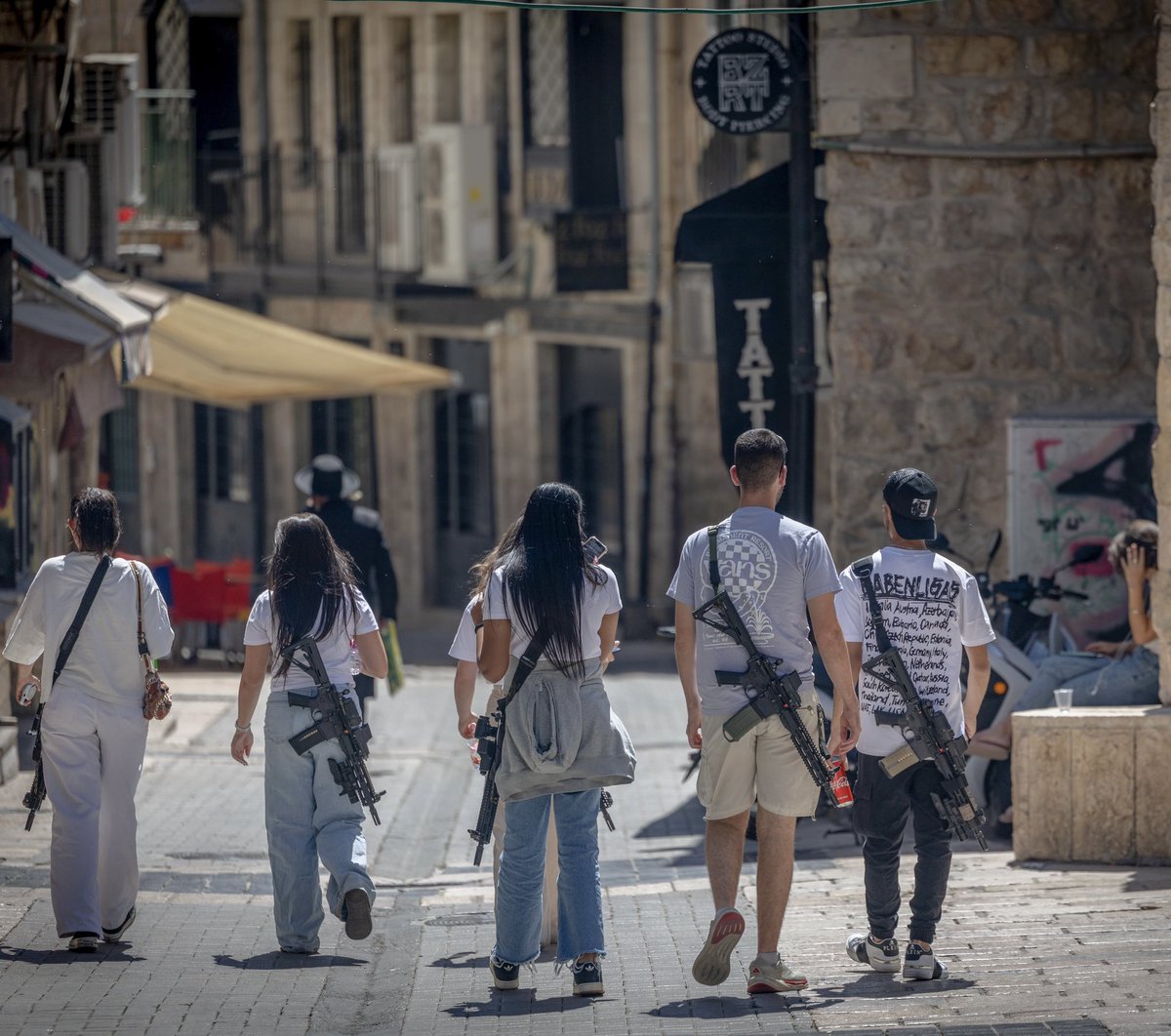 ireallyhateyou's tweet image. Completely normal