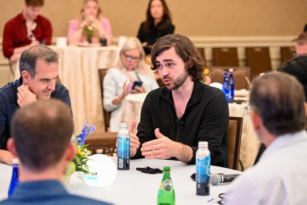yellowcard_app's tweet photo. From the stage at #FortuneBrainstormTech!
At #FortuneBrainstormTech, our CEO Chris Maurice joined leaders from U.S. Bank, Prudential, MoneyGram & more to debate the future of money; and where crypto fits in.
🧵 A few takeaways: https://t.co/4QpuvoSJ1s