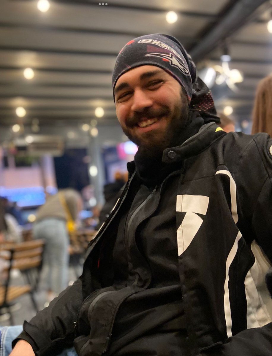 SAMET ÖZGÜL'ÜN ANNESİ Hacer Baran (@hacerbaran06) on Twitter photo ABD’de trende oturan bir kadın boğazından bıçaklandı, ABD Cumhurbaşkanı bile olaya tepki gösterdi.
Benim oğlum Samet Özgül boğazından bıçaklandı… Katil pişmanım dedi, sadece 25 yıl aldı.
Bizde bakanlar, hükümet neden sessiz?
Bizim acımız neden duyulmuyor?
<a href="/yilmaztunc/">Yılmaz TUNÇ</a> ABD’de trende oturan bir kadın boğazından bıçaklandı, ABD Cumhurbaşkanı bile olaya tepki gösterdi.
Benim oğlum Samet Özgül boğazından bıçaklandı… Katil pişmanım dedi, sadece 25 yıl aldı.
Bizde bakanlar, hükümet neden sessiz?
Bizim acımız neden duyulmuyor?
<a href="/yilmaztunc/">Yılmaz TUNÇ</a>