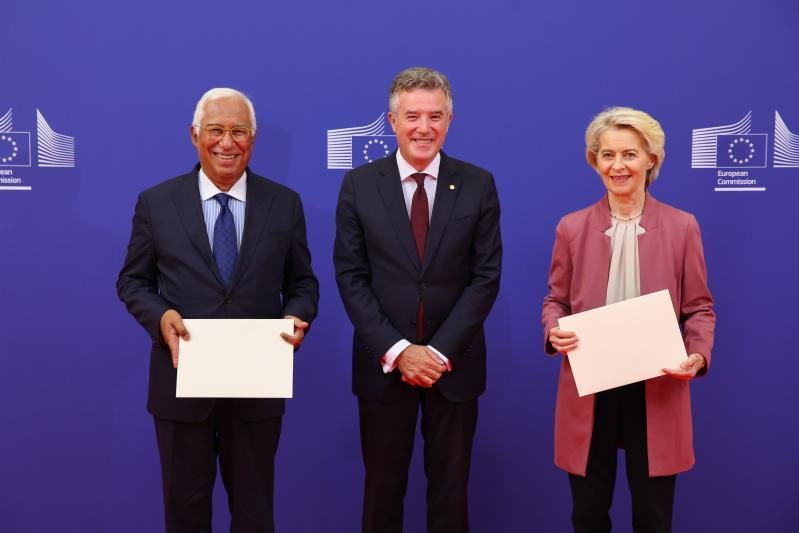 L’ambaixador Vicenç Mateu Zamora ha presentat avui les cartes credencials que l’acrediten com a ambaixador d’Andorra prop de la UE a la presidenta de la Comissió Europea, <a href="/vonderleyen/">Ursula von der Leyen</a>, i al president del Consell Europeu, <a href="/eucopresident/">António Costa</a>.