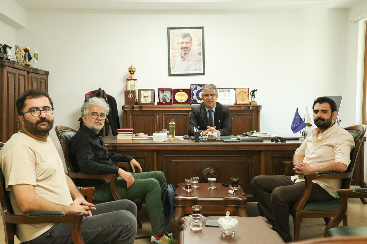 BotanInt's tweet image. Nûnerê Tirkiyeyê yê Rêxistina Rojnamegerên Sînornenas (RSF), @ErolOnderoglu û berpirsê Botan Internationalê @MiradBayram mêvanên Baroya Amedê bûn.